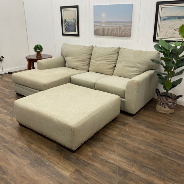 Jackson Furniture NailHead 2-Piece Sectional - Image 7