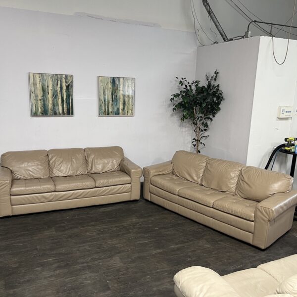Havertys Matching Leather Sofa Set - Image 3